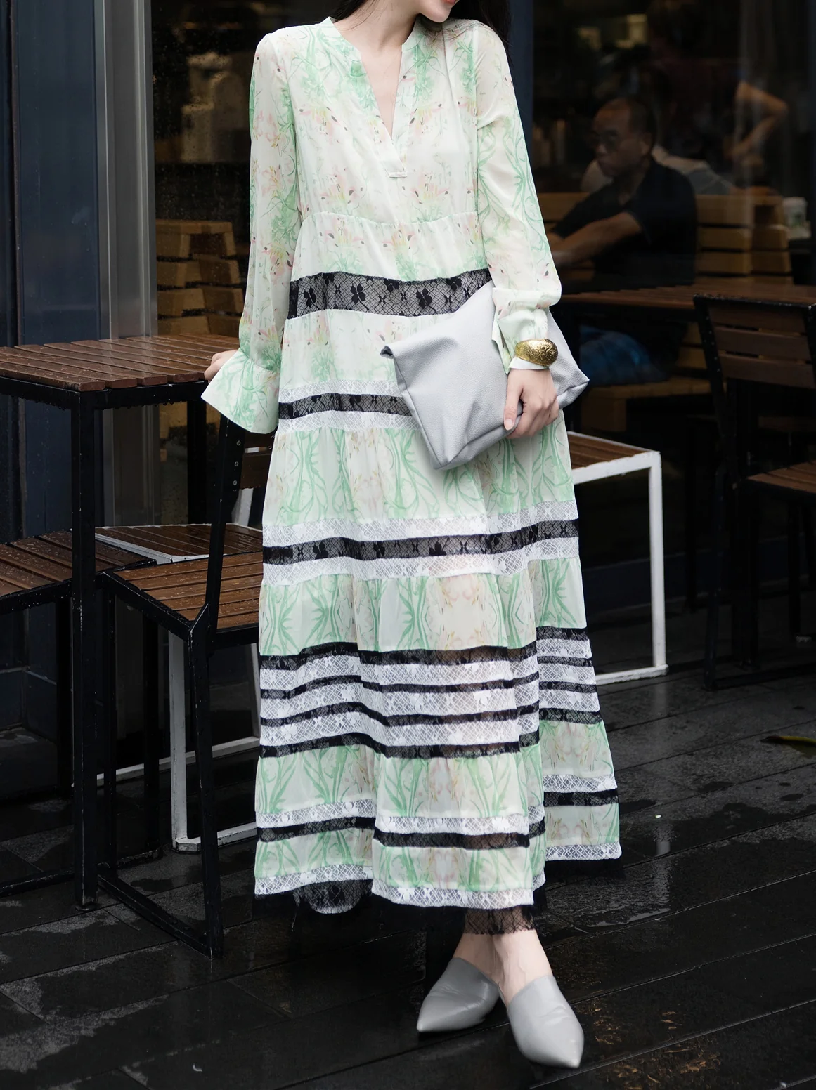 Elegant Vacation-Style Green V-Neck Lace-Panel Dress – Loose-Fit Flowing Dress for Women - konjwa