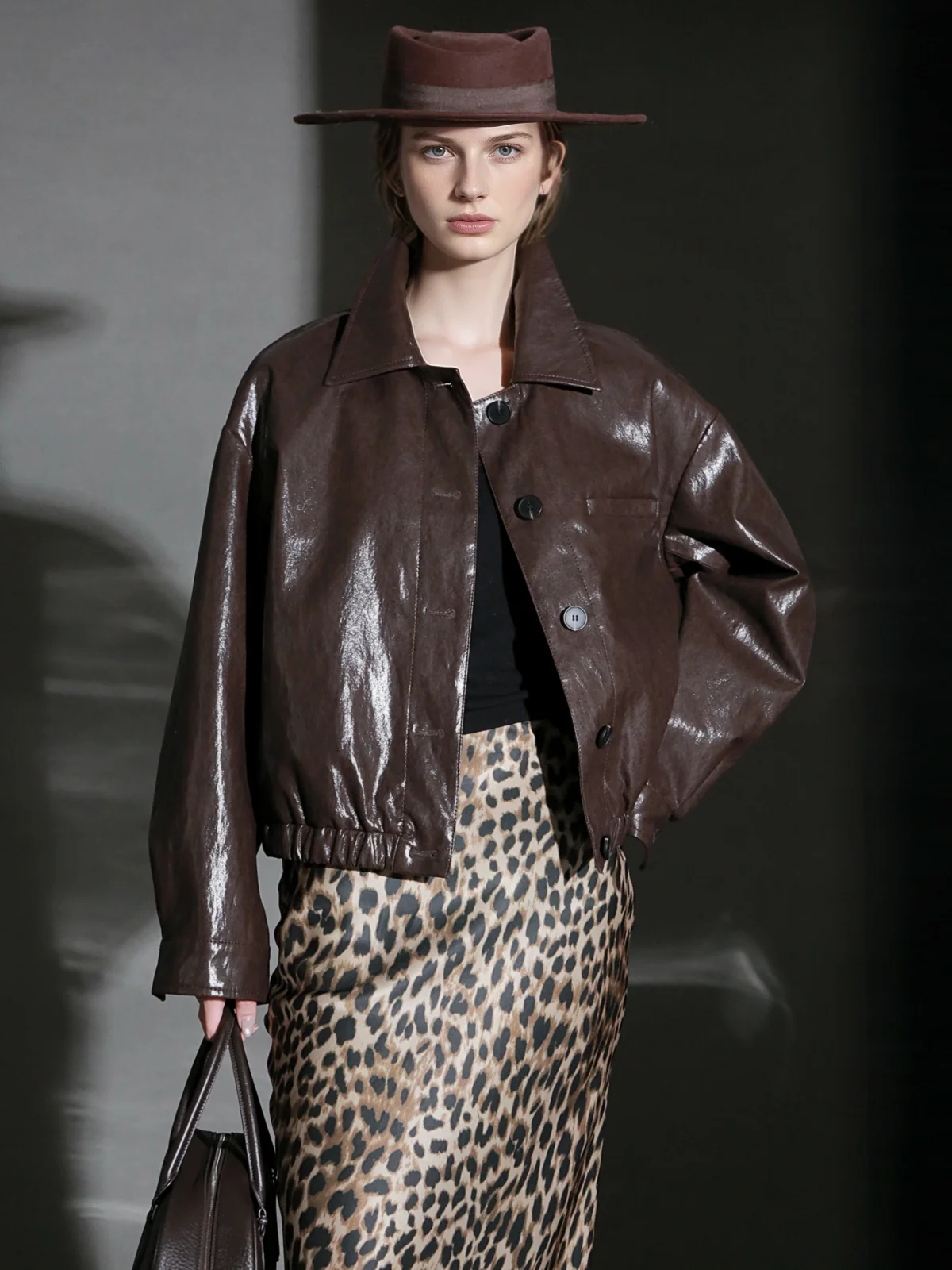 Motorcycle Style Leather Jacket for Women – Bold Lambskin Leather with Notched Collar, Chic and Gender-Neutral Outerwear - konjwa